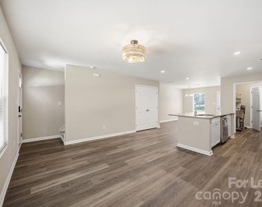 1361 Ontario Drive - Photo Thumbnail 8