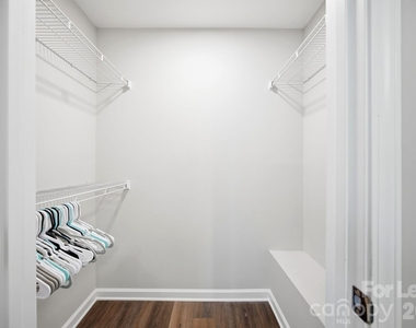 1361 Ontario Drive - Photo Thumbnail 24