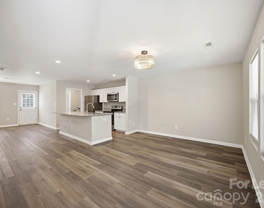 1361 Ontario Drive - Photo Thumbnail 6
