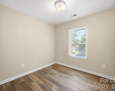 1361 Ontario Drive - Photo Thumbnail 25
