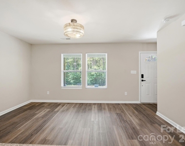1361 Ontario Drive - Photo Thumbnail 5