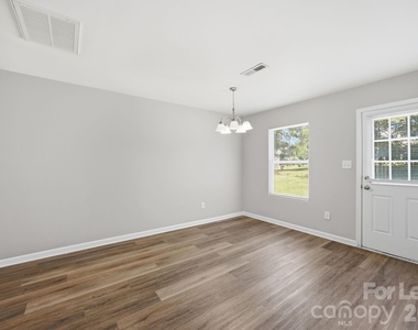 1361 Ontario Drive - Photo Thumbnail 17