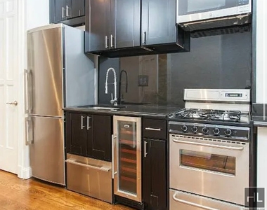 West 52nd Street - Photo Thumbnail 1