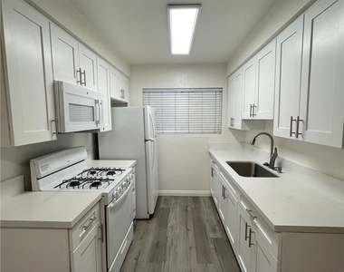 943 N Louise Street - Photo Thumbnail 11
