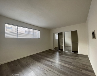 943 N Louise Street - Photo Thumbnail 2