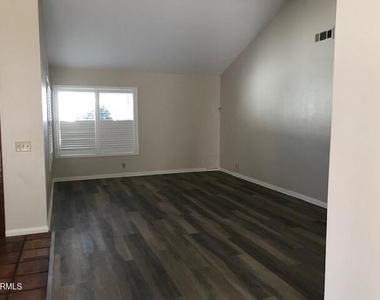 157 N Linden Drive - Photo Thumbnail 2