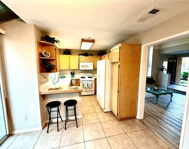 11512 Stonecrest Drive - Photo Thumbnail 4