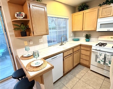 11512 Stonecrest Drive - Photo Thumbnail 5