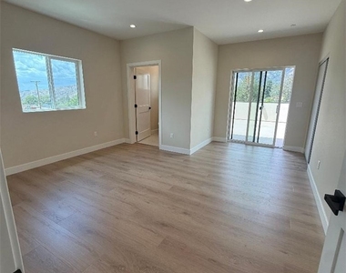 7828 Kyle Street - Photo Thumbnail 13