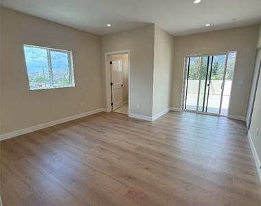 7828 Kyle Street - Photo Thumbnail 12
