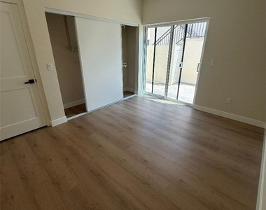 7828 Kyle Street - Photo Thumbnail 3