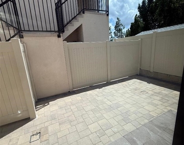 7828 Kyle Street - Photo Thumbnail 4