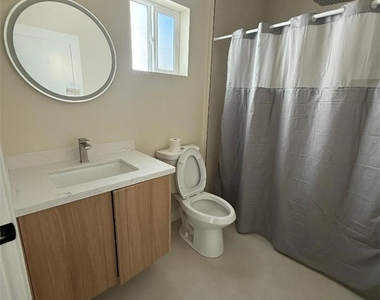 7828 Kyle Street - Photo Thumbnail 10