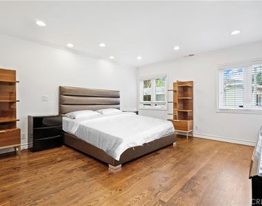5362 Yolanda Avenue - Photo Thumbnail 7