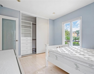 5362 Yolanda Avenue - Photo Thumbnail 12