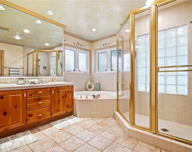 5362 Yolanda Avenue - Photo Thumbnail 10