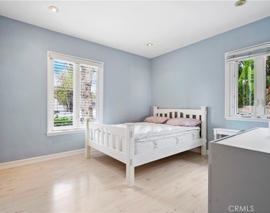 5362 Yolanda Avenue - Photo Thumbnail 14