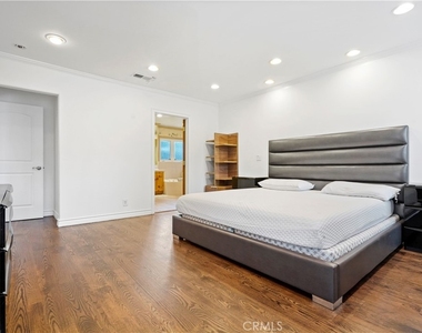 5362 Yolanda Avenue - Photo Thumbnail 8