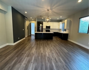 330 Salem Street - Photo Thumbnail 1