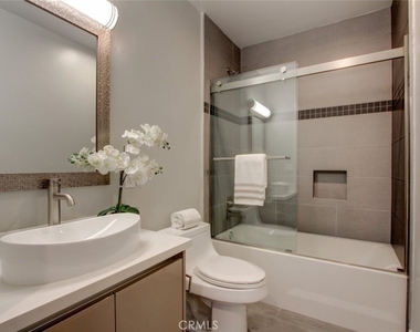 330 Salem Street - Photo Thumbnail 7