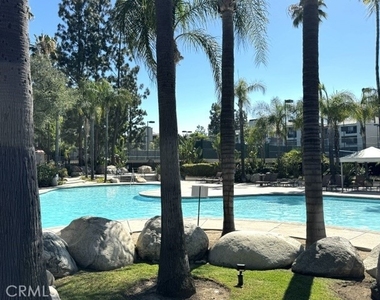 5540 Owensmouth Avenue - Photo Thumbnail 11