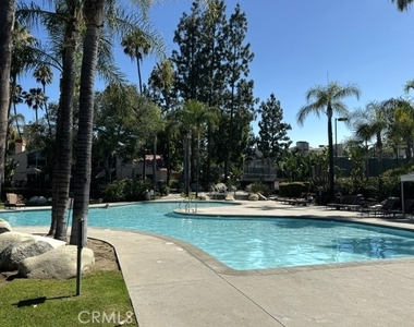 5540 Owensmouth Avenue - Photo Thumbnail 10