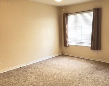 5540 Owensmouth Avenue - Photo Thumbnail 3