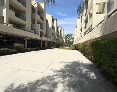 5540 Owensmouth Avenue - Photo Thumbnail 8