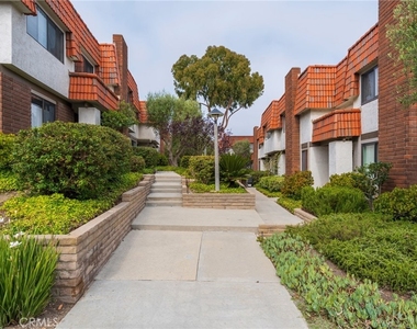28033 Ridgebluff Court - Photo Thumbnail 2