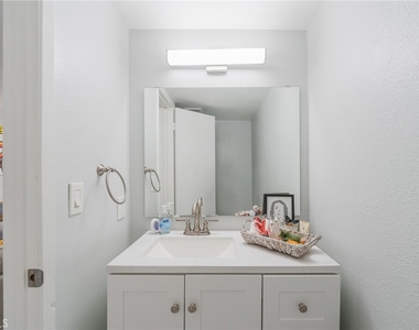 28033 Ridgebluff Court - Photo Thumbnail 16