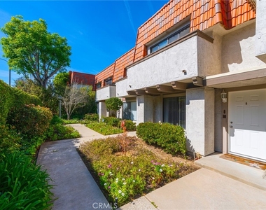 28033 Ridgebluff Court - Photo Thumbnail 3