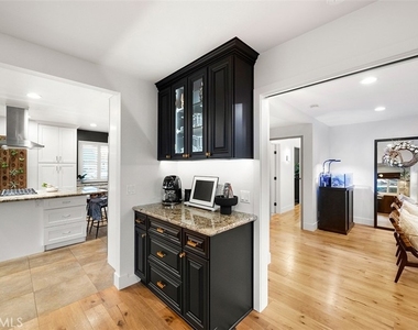 843 Bernard Drive - Photo Thumbnail 21