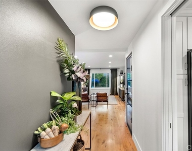 843 Bernard Drive - Photo Thumbnail 6