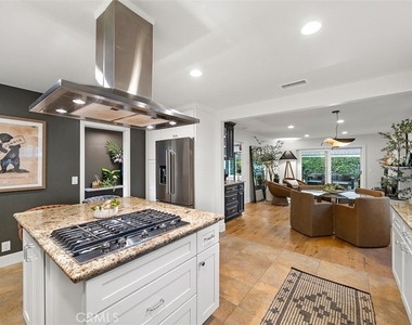 843 Bernard Drive - Photo Thumbnail 9