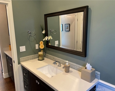 4470 Stansbury Avenue - Photo Thumbnail 24
