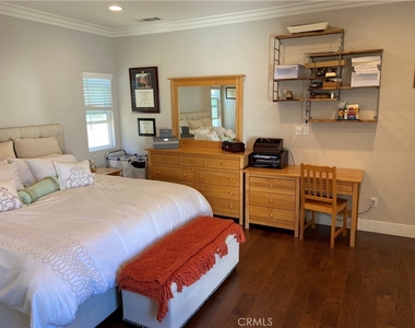 4470 Stansbury Avenue - Photo Thumbnail 54