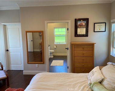 4470 Stansbury Avenue - Photo Thumbnail 53