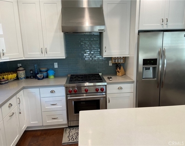 4470 Stansbury Avenue - Photo Thumbnail 6