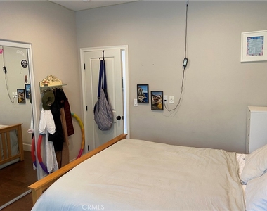 4470 Stansbury Avenue - Photo Thumbnail 32