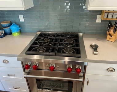 4470 Stansbury Avenue - Photo Thumbnail 10