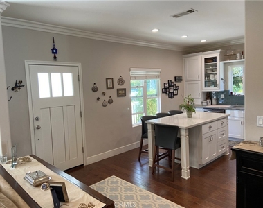 4470 Stansbury Avenue - Photo Thumbnail 12