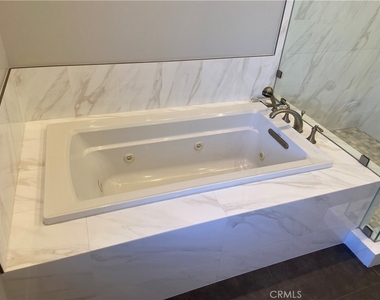 4470 Stansbury Avenue - Photo Thumbnail 58