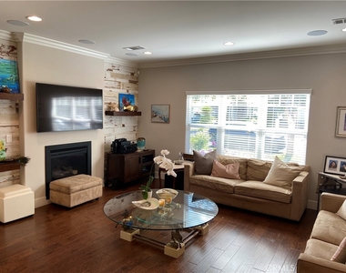 4470 Stansbury Avenue - Photo Thumbnail 18