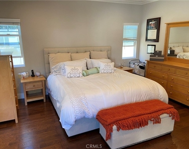 4470 Stansbury Avenue - Photo Thumbnail 52