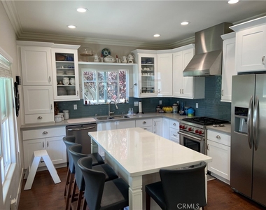 4470 Stansbury Avenue - Photo Thumbnail 4