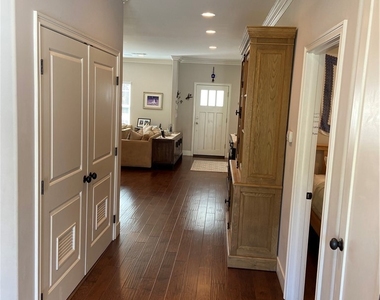 4470 Stansbury Avenue - Photo Thumbnail 36