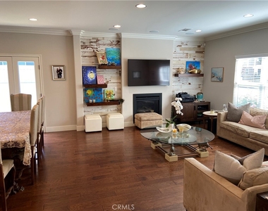 4470 Stansbury Avenue - Photo Thumbnail 15