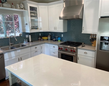 4470 Stansbury Avenue - Photo Thumbnail 5