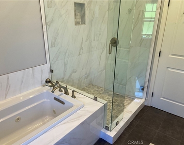 4470 Stansbury Avenue - Photo Thumbnail 57