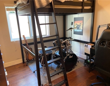4470 Stansbury Avenue - Photo Thumbnail 41